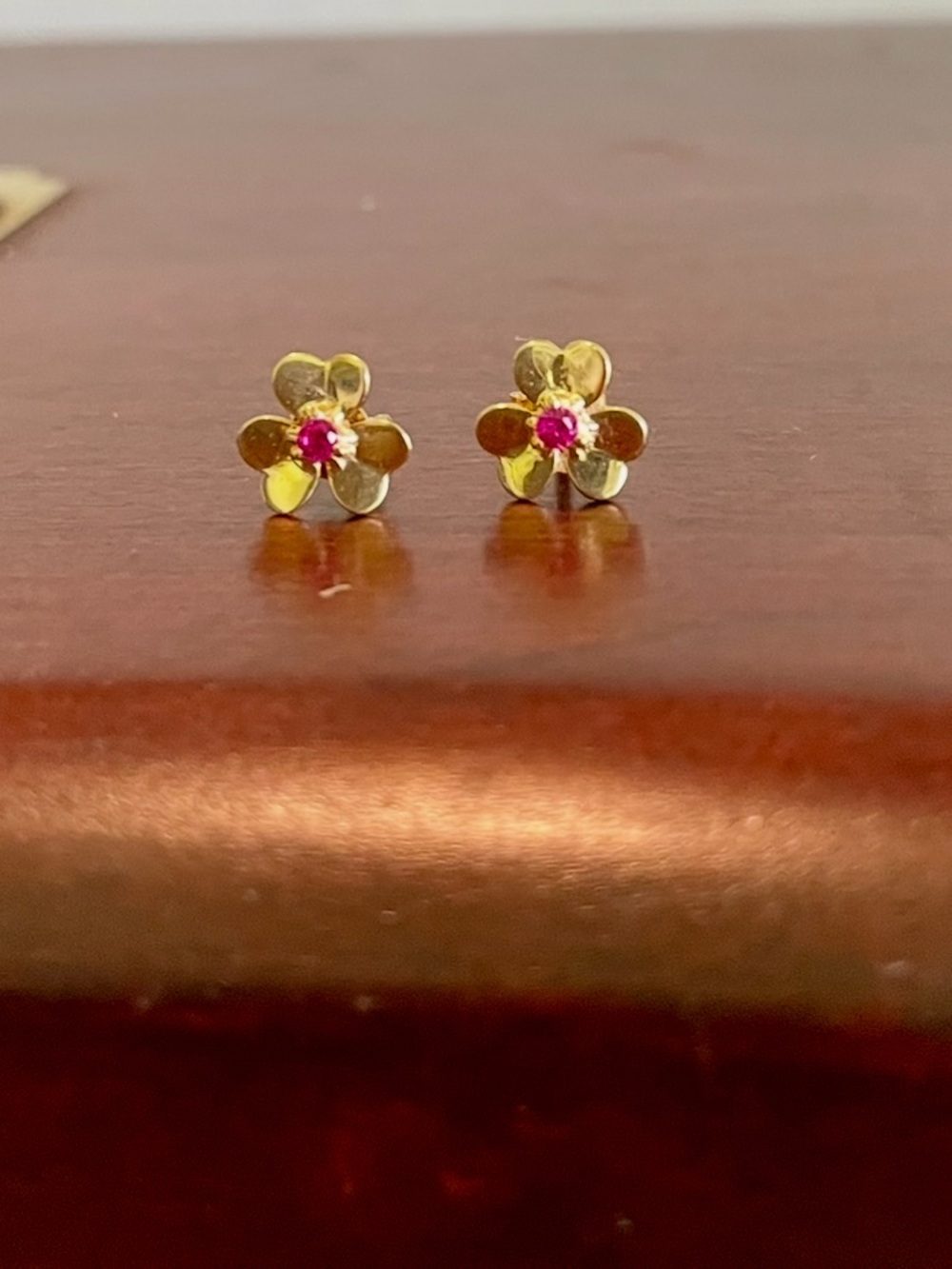 Gold Frivole Mini Stud Earrings